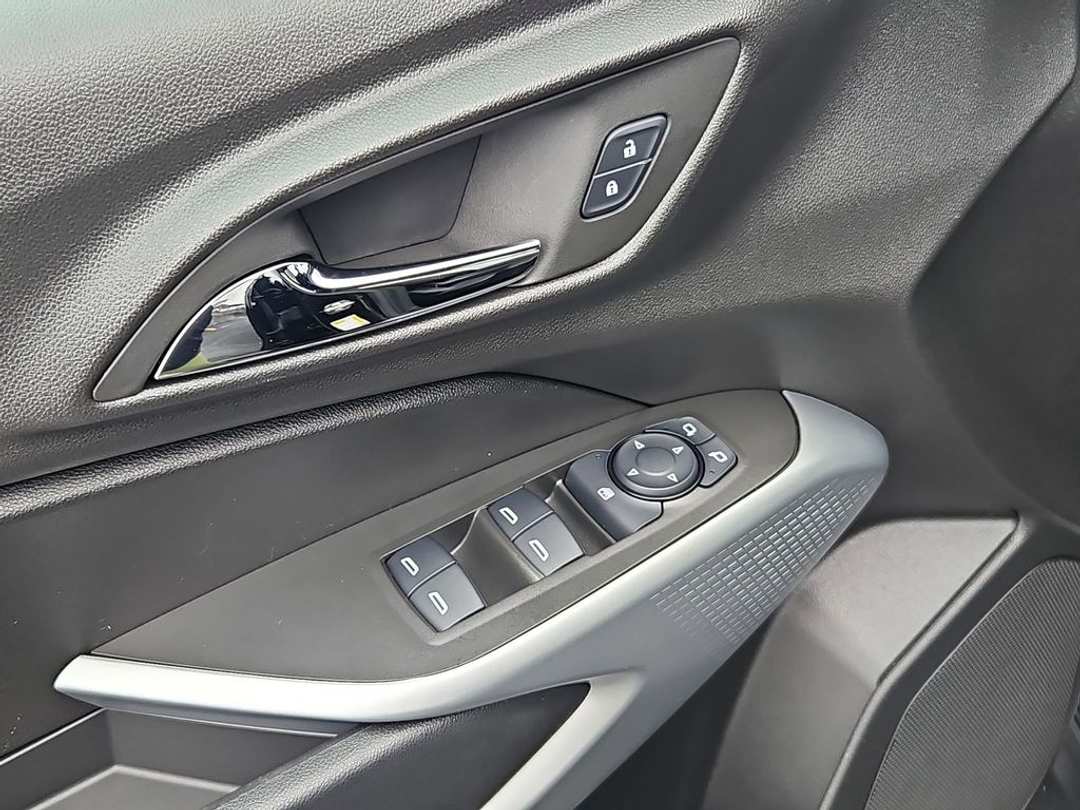 2025 Chevrolet Trax 1RS - Image 11