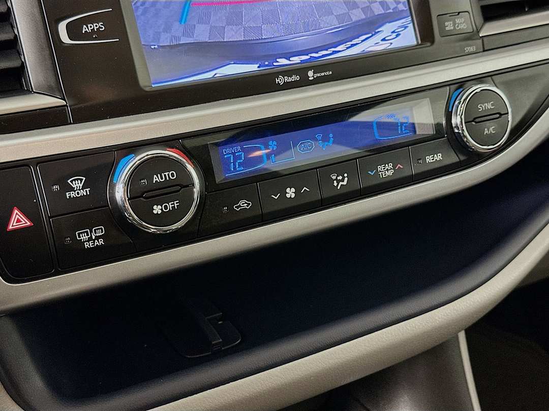 2015 Toyota Highlander XLE V6 - Image 17