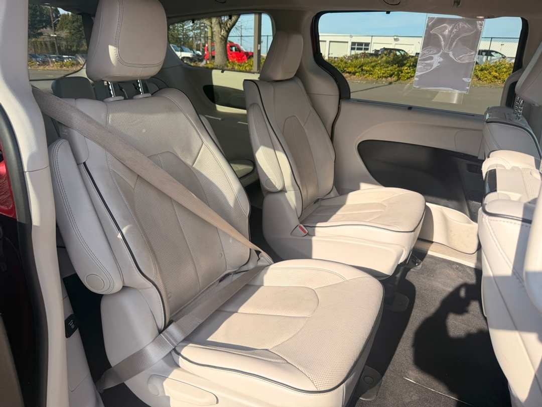 2018 Chrysler Pacifica Limited - Image 22