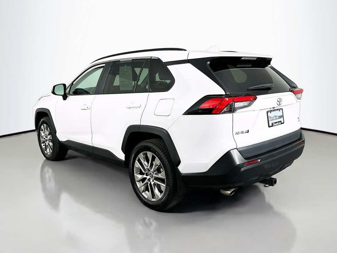 2020 Toyota Rav4 XLE Premium - Image 6