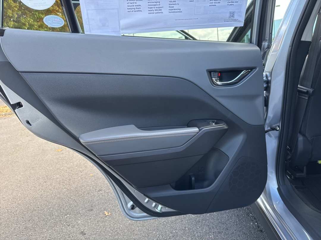 2025 Subaru Crosstrek Limited - Image 17