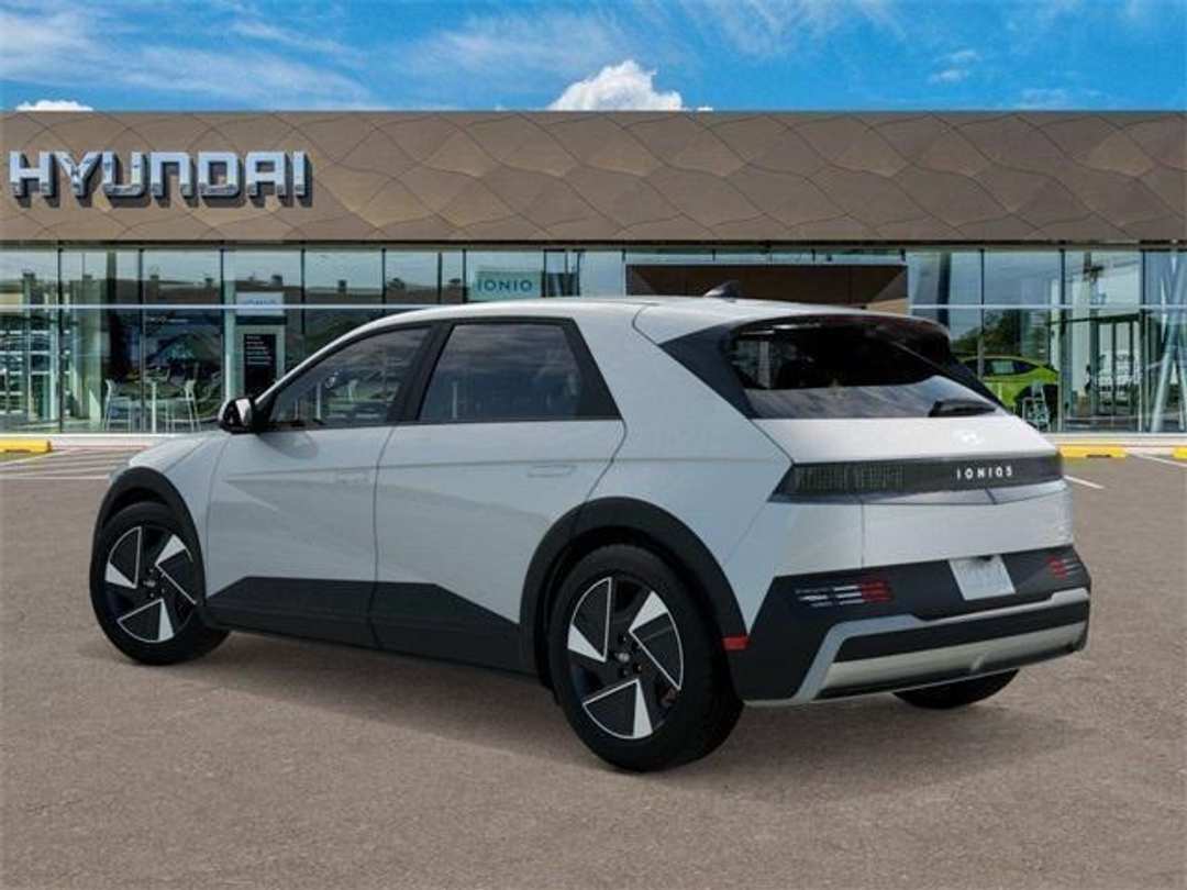 2026 Hyundai Ioniq 5 SE - Image 5