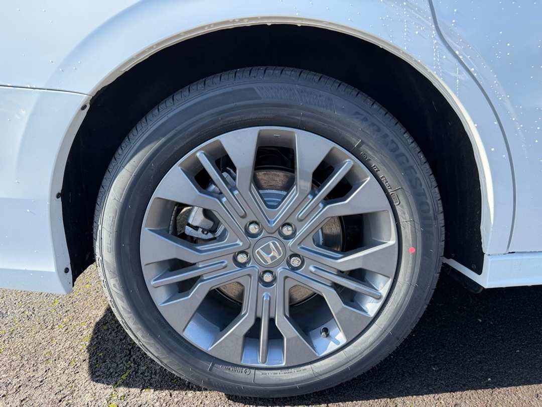 2026 Honda Odyssey Touring - Image 10