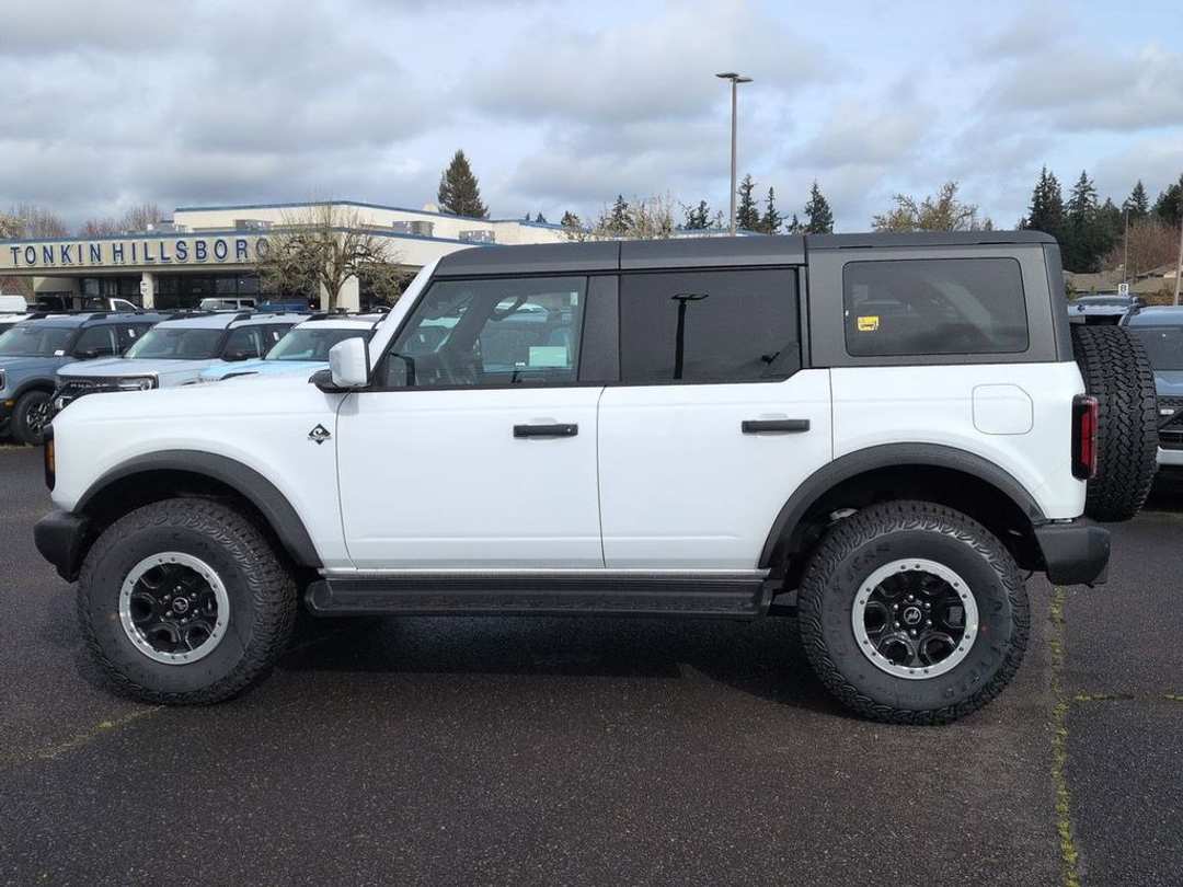 2026 Ford Bronco Outer Banks - Image 2