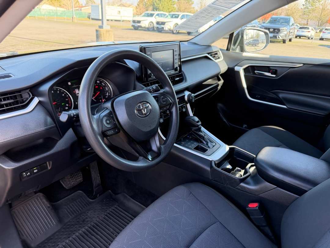 2021 Toyota Rav4 XLE - Image 16
