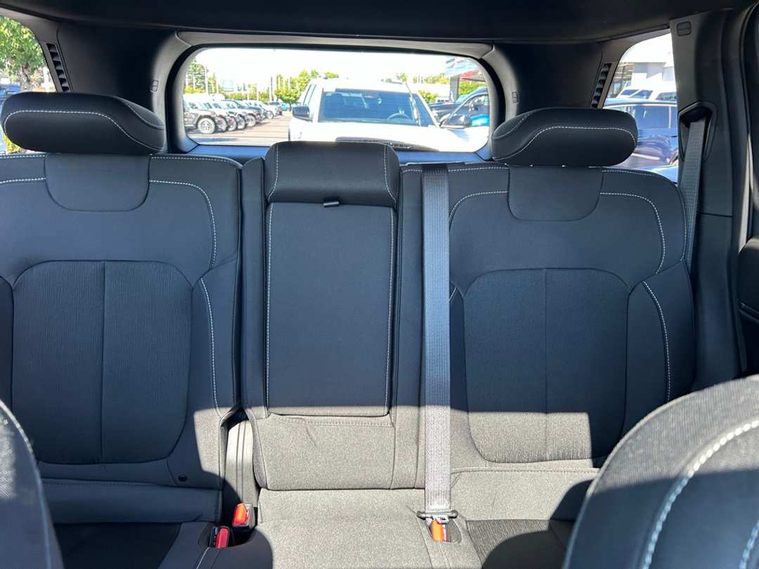 2025 Jeep Grand Cherokee Laredo X - Image 20