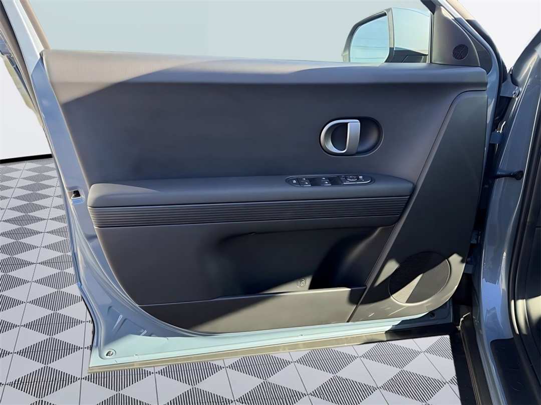 2026 Hyundai Ioniq 5 SEL - Image 11