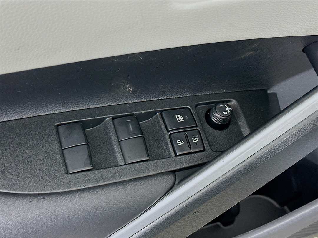 2026 Toyota Corolla Cross L - Image 18