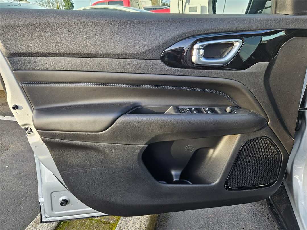 2026 Jeep Compass Latitude - Image 10