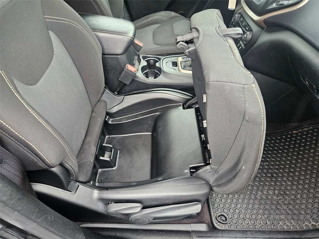 2016 Jeep Cherokee Latitude - Image 36