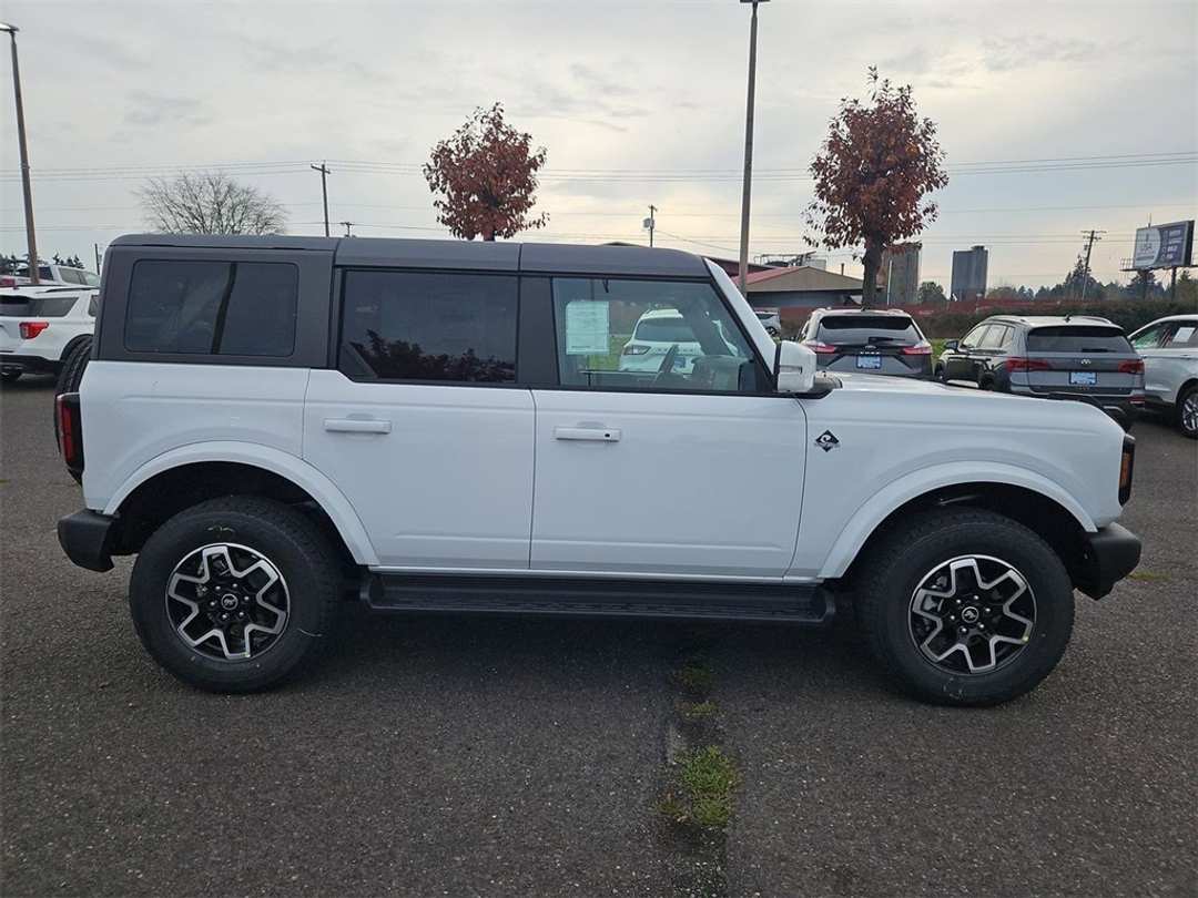 2025 Ford Bronco Outer Banks - Image 6