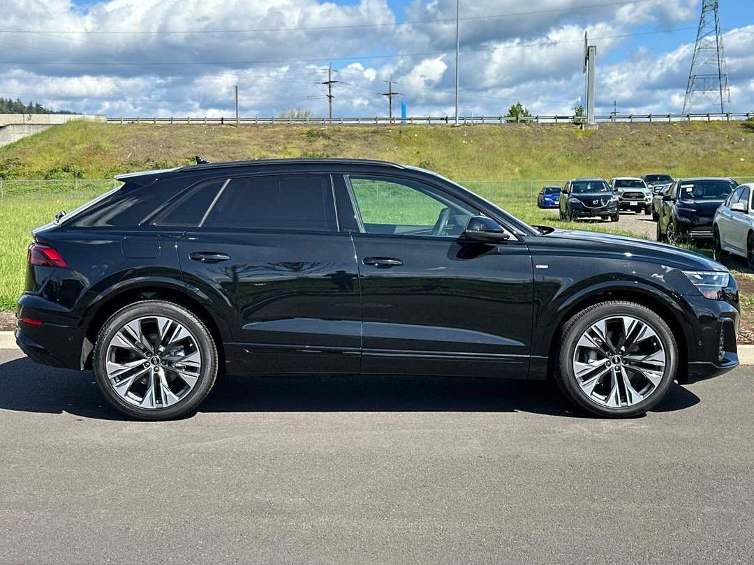 2026 Audi Q8 - Image 2