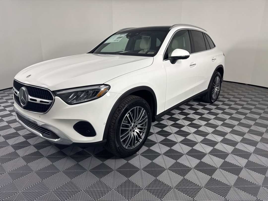 2026 Mercedes-Benz GLC 300 - Image 3