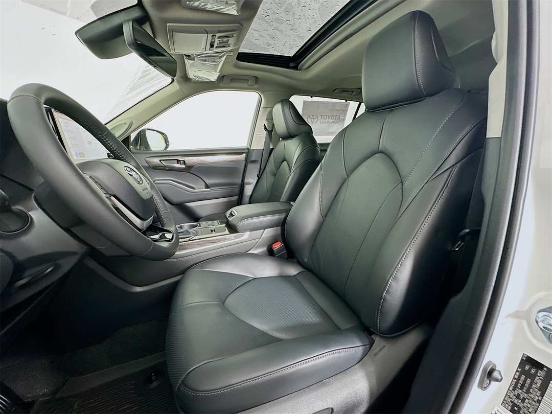 2026 Toyota Highlander Limited - Image 22