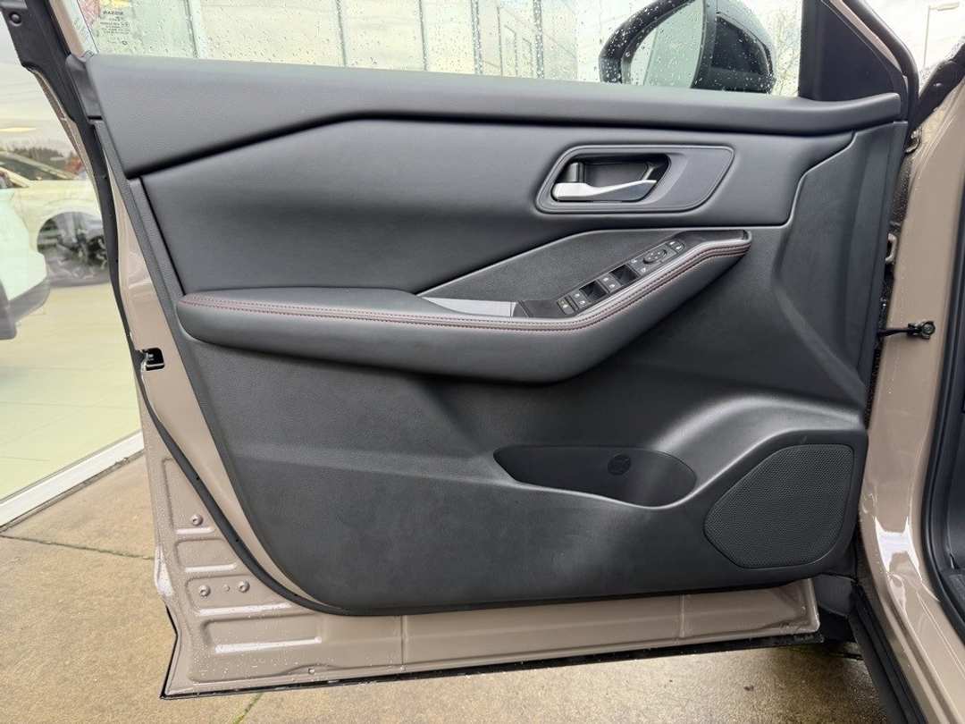 2026 Nissan Rogue Rock Creek - Image 11