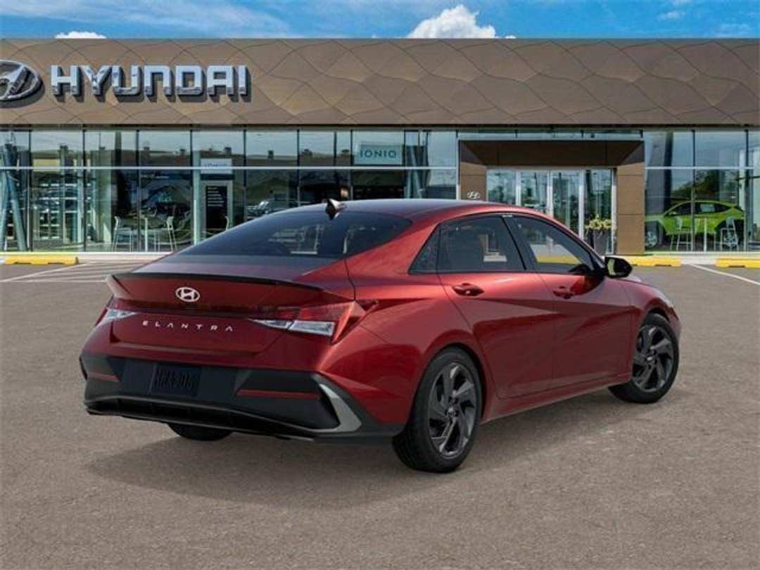 2026 Hyundai Elantra SEL Sport - Image 4