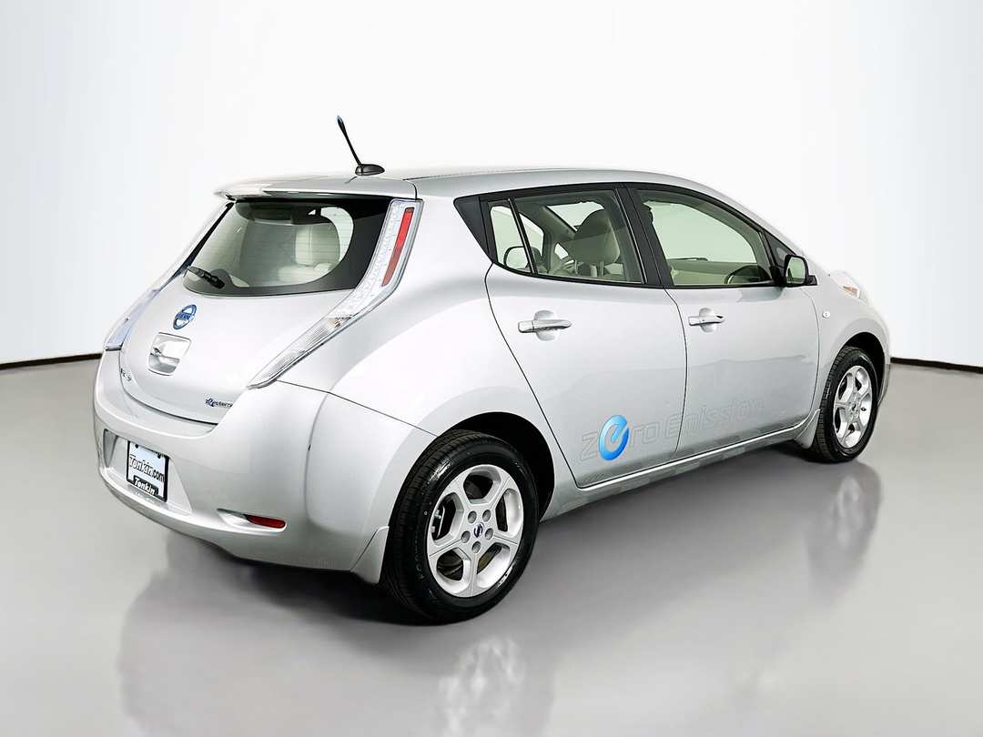 2011 Nissan LEAF SL - Image 8