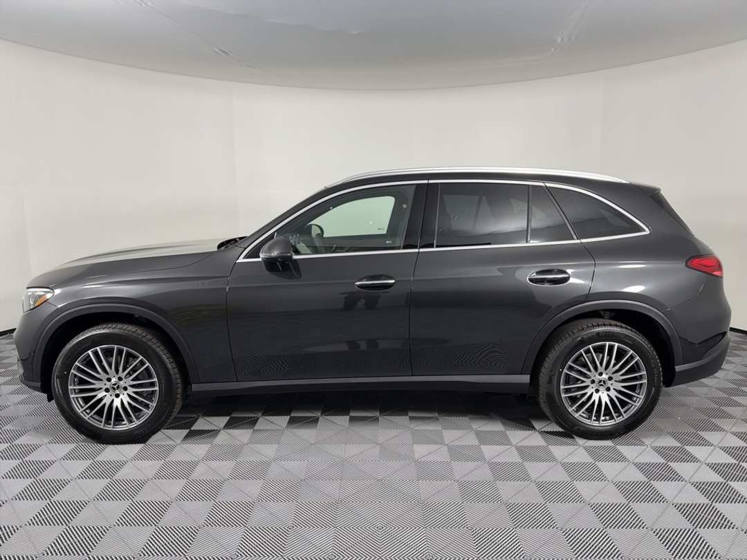 2026 Mercedes-Benz GLC GLC 300 - Image 4