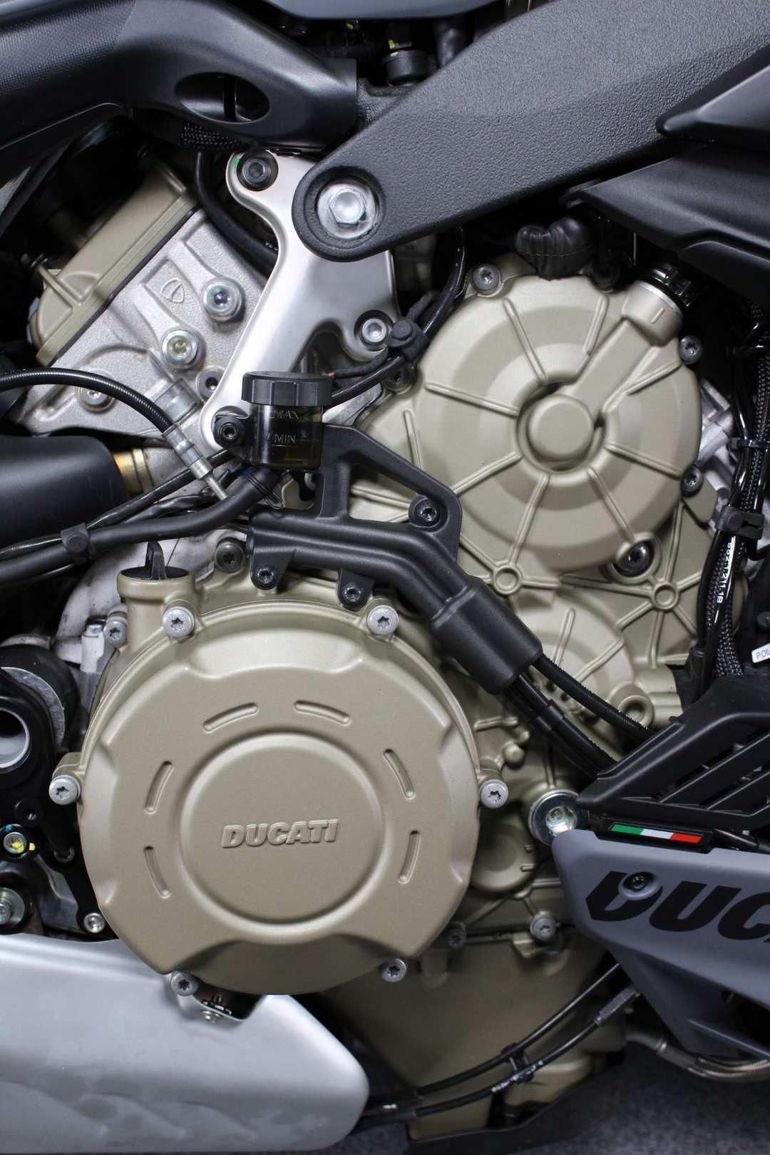 2024 Ducati Streetfighter V4 S - Image 14