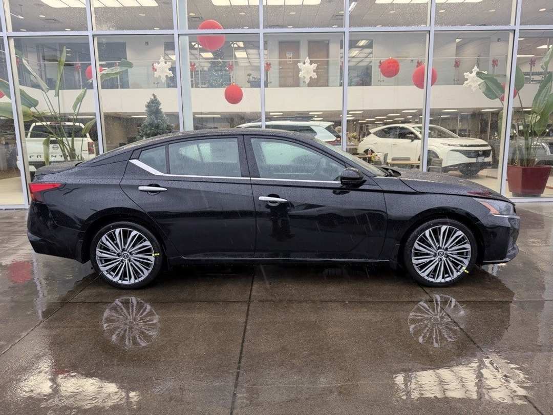 2025 Nissan Altima 2.5 SL - Image 8