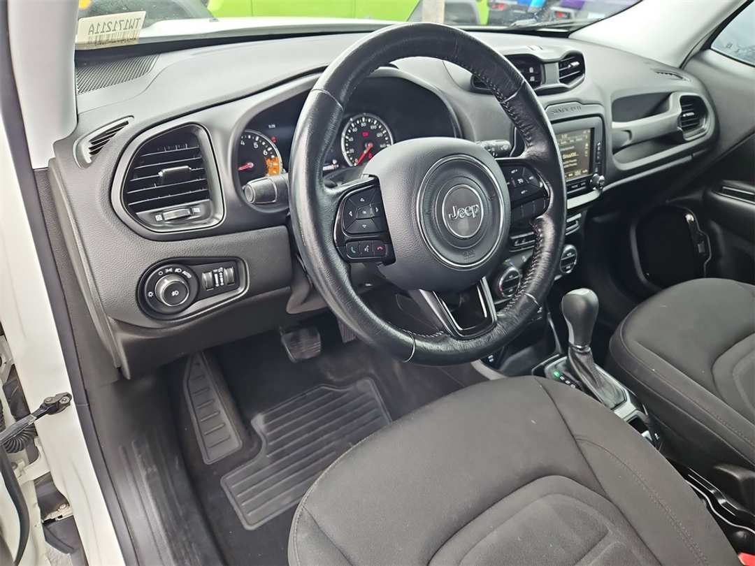 2017 Jeep Renegade Altitude - Image 13