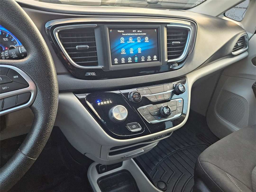 2021 Chrysler Voyager L - Image 18