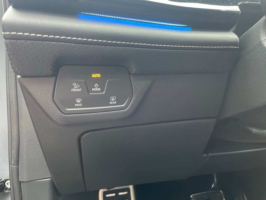 2025 Volkswagen Atlas 2.0T SEL Premium RLine - Image 11