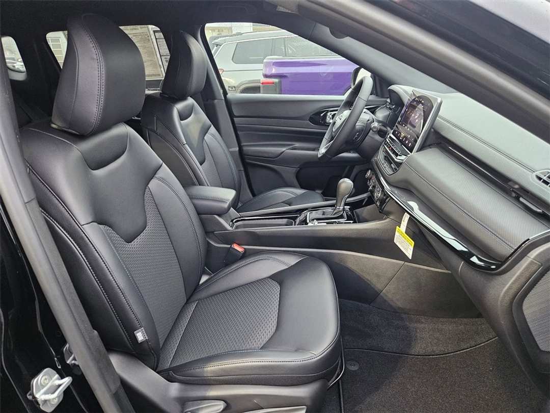 2026 Jeep Compass Latitude - Image 35