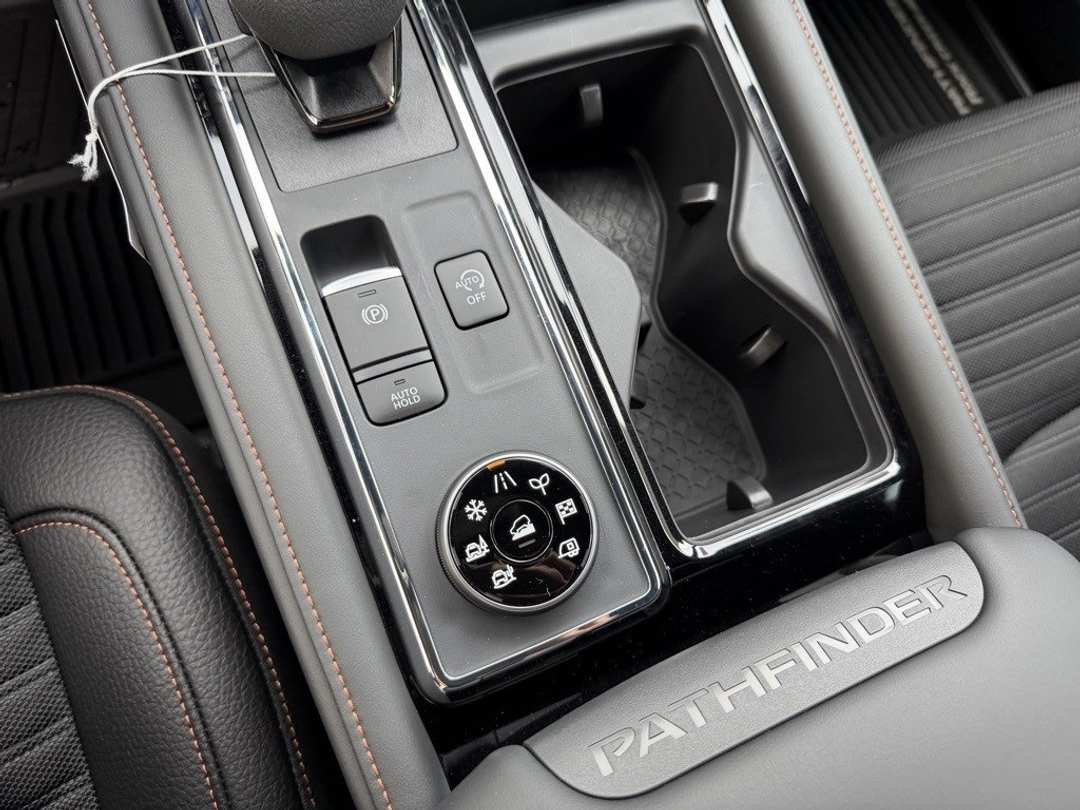 2025 Nissan Pathfinder Rock Creek - Image 24