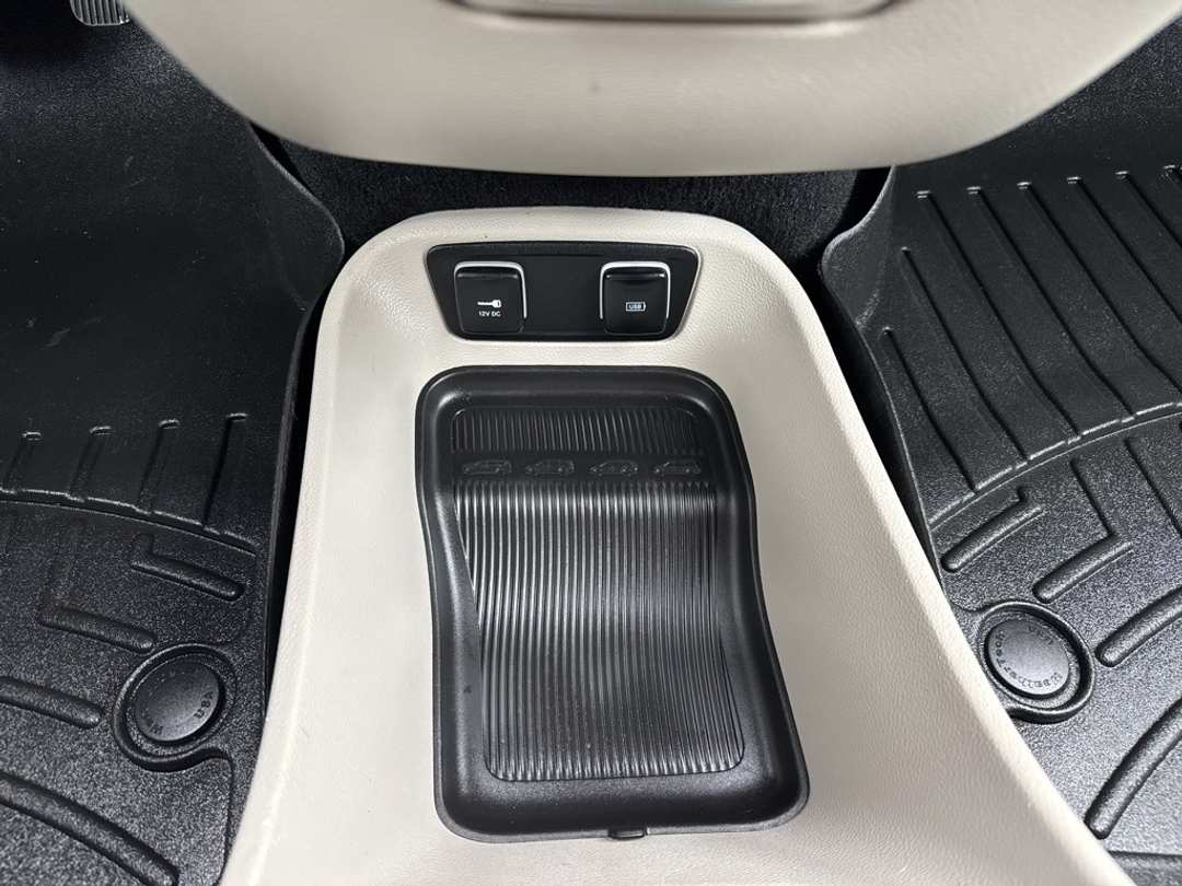 2018 Chrysler Pacifica Touring L - Image 17