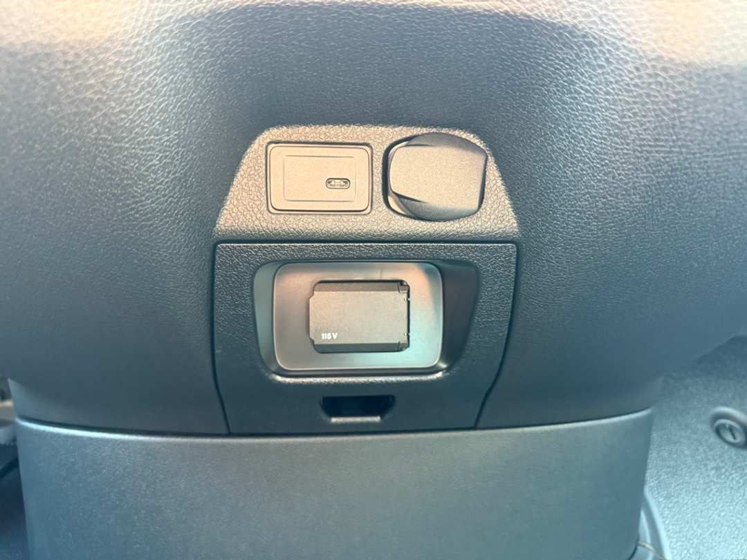 2025 Mercedes-Benz Sprinter 2500 Cargo 144 WB - Image 37