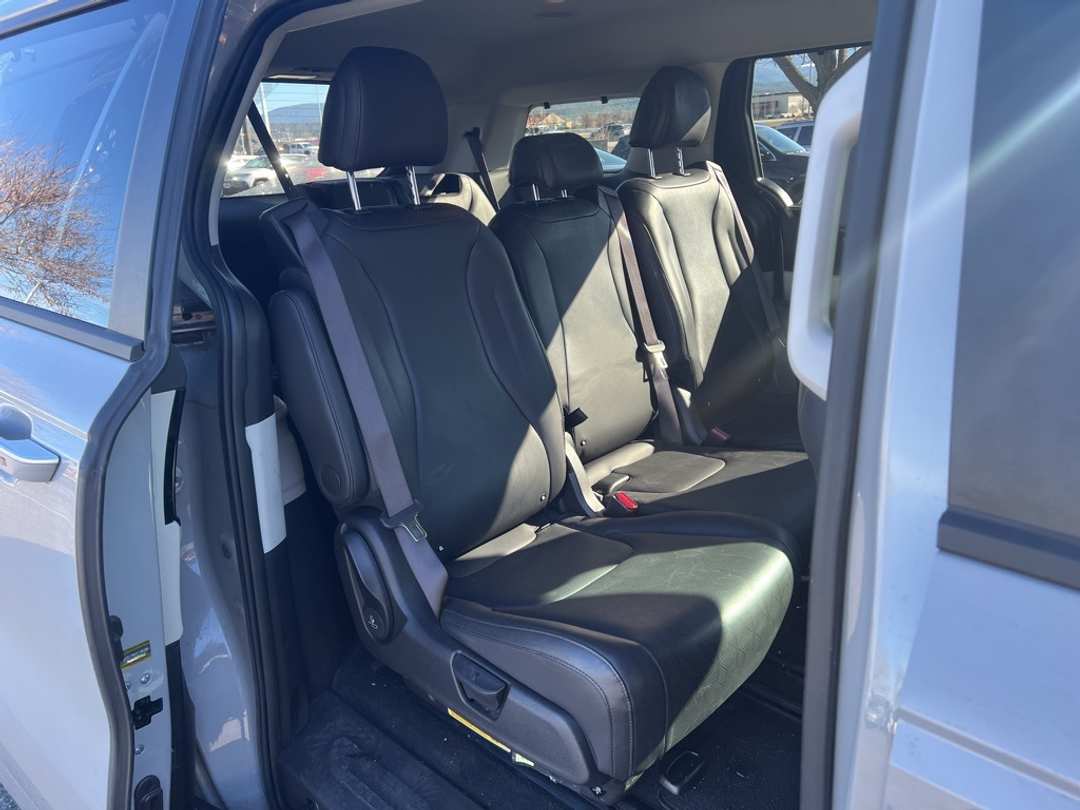 2024 Kia Carnival EX - Image 17