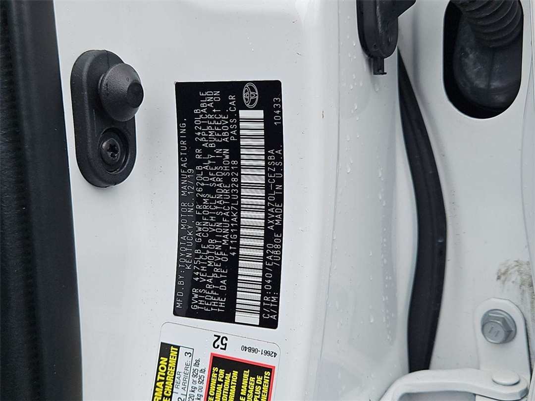 2020 Toyota Camry SE - Image 31