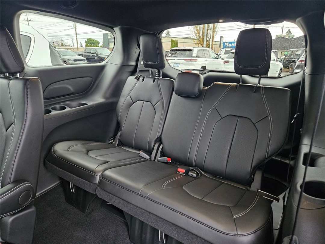 2026 Chrysler Pacifica Select - Image 28