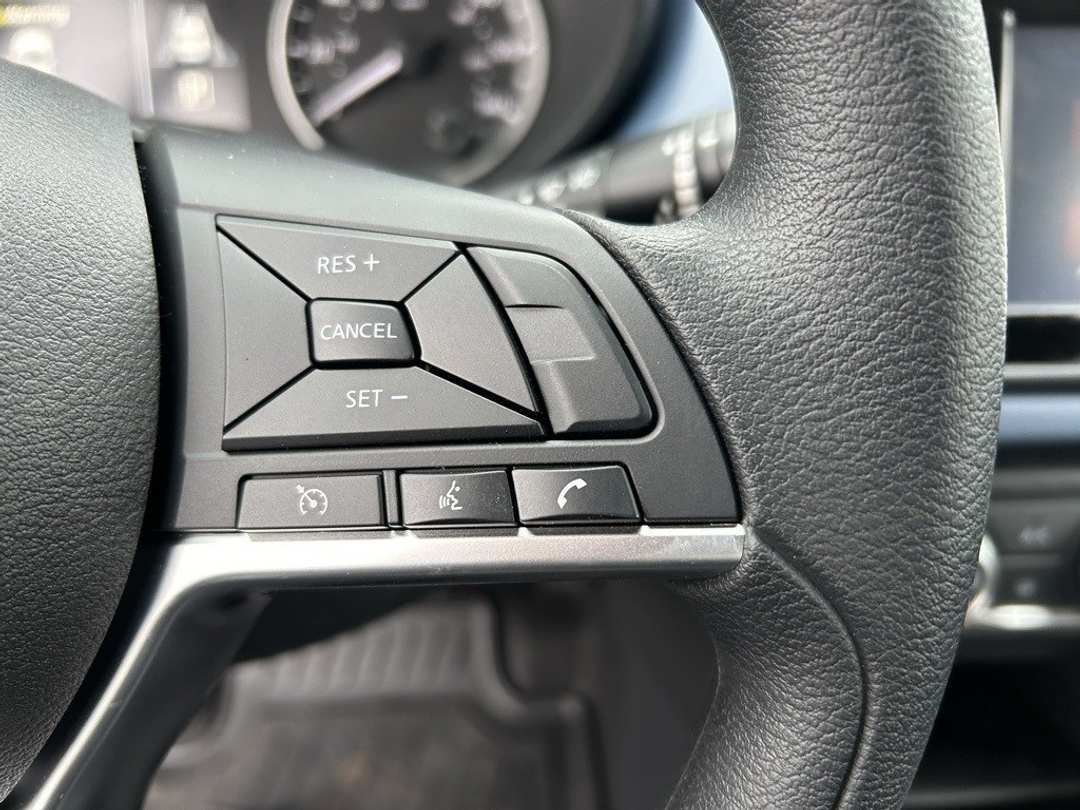 2025 Nissan Versa 1.6 SV - Image 14