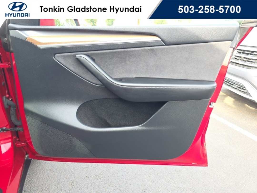 2022 Tesla Model Y Long Range - Image 18