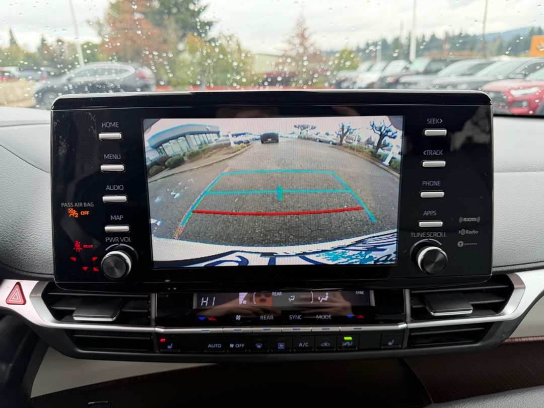 2021 Toyota Sienna XLE - Image 23