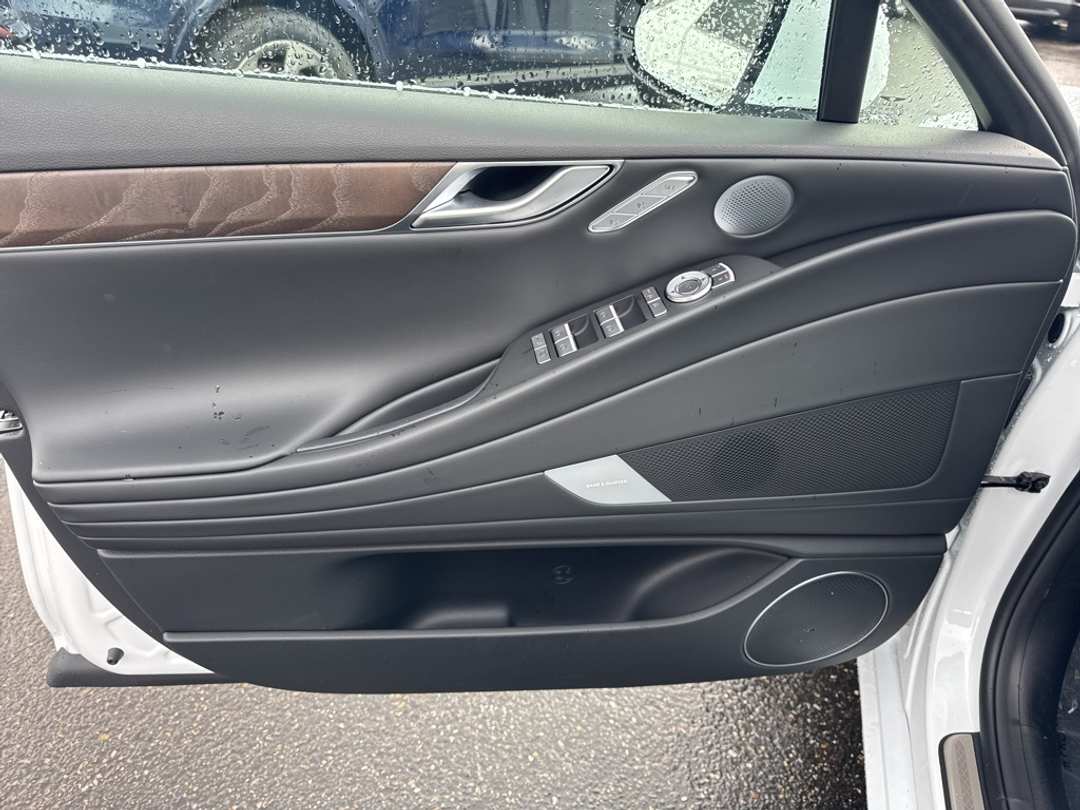 2026 Genesis G80 2.5T - Image 16