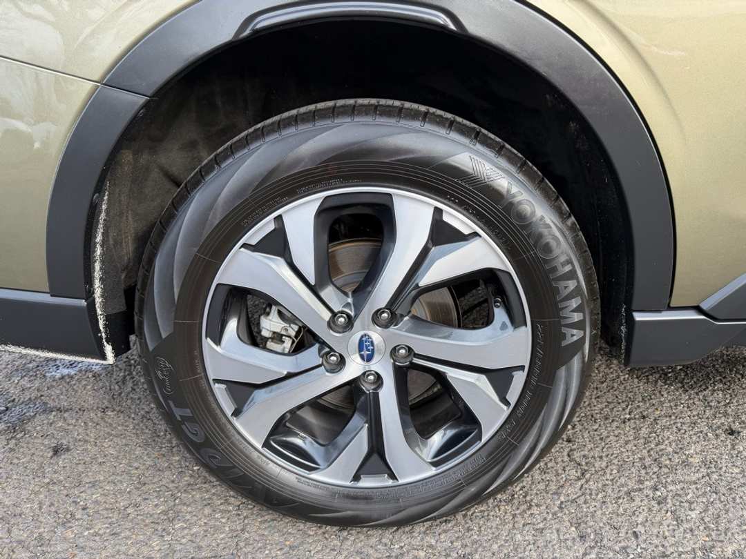 2022 Subaru Outback Touring - Image 10