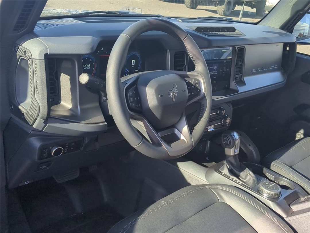 2025 Ford Bronco Badlands - Image 10