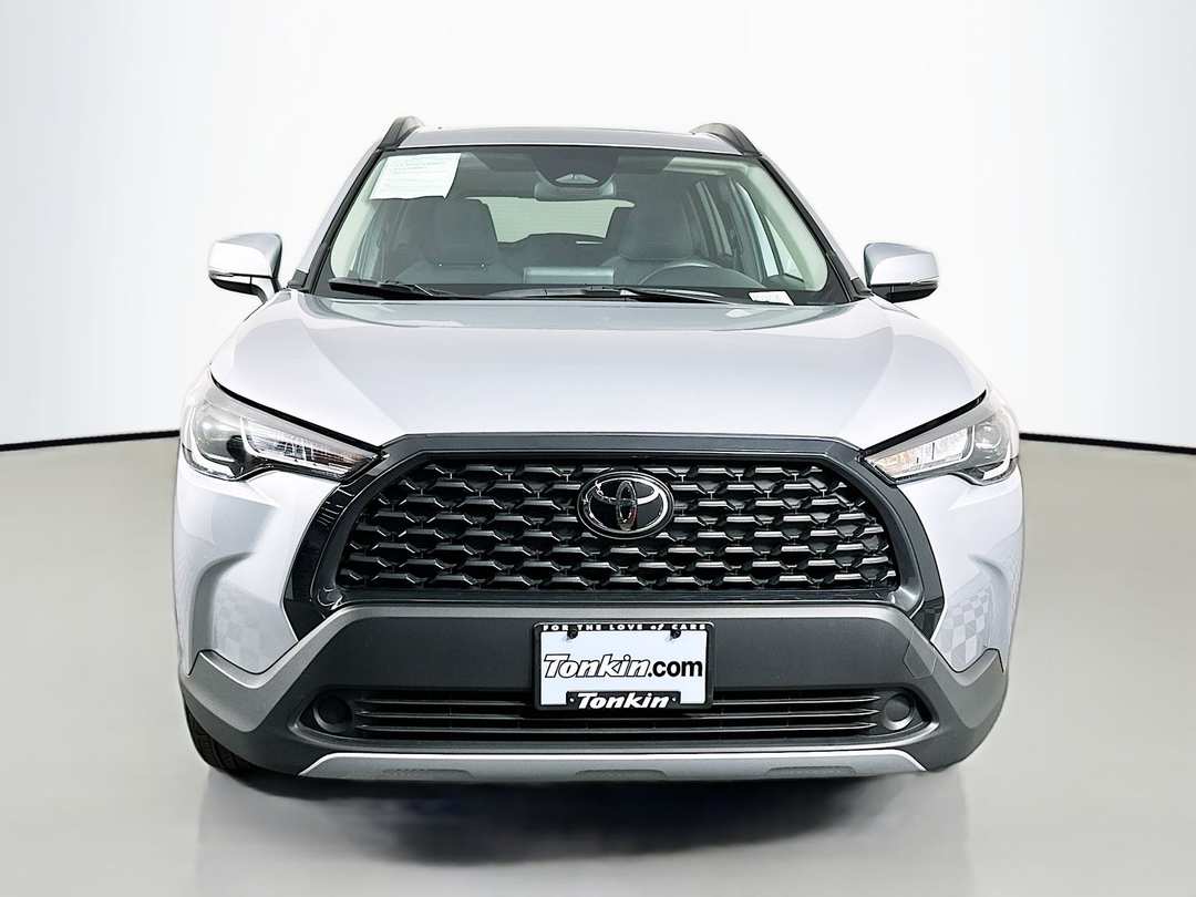 2024 Toyota Corolla Cross LE - Image 2