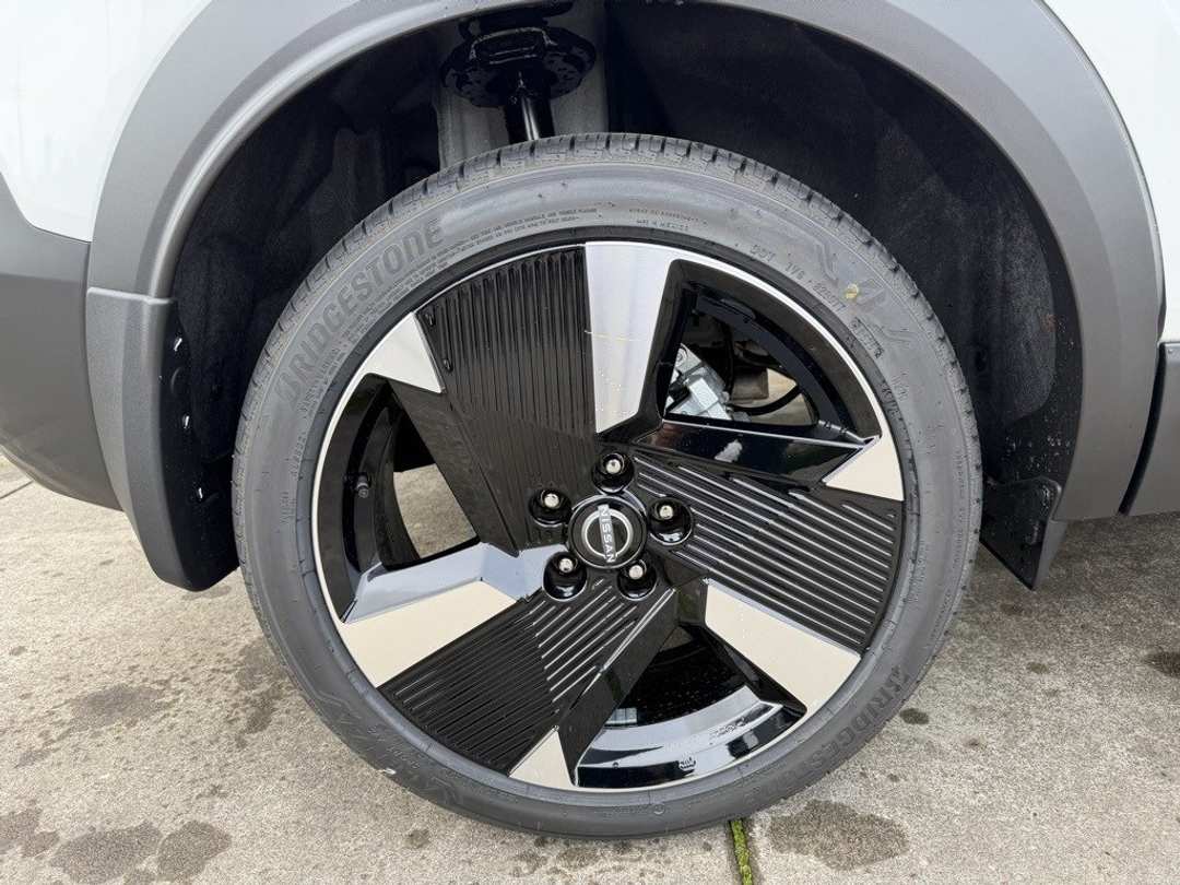 2026 Nissan Kicks SR - Image 9