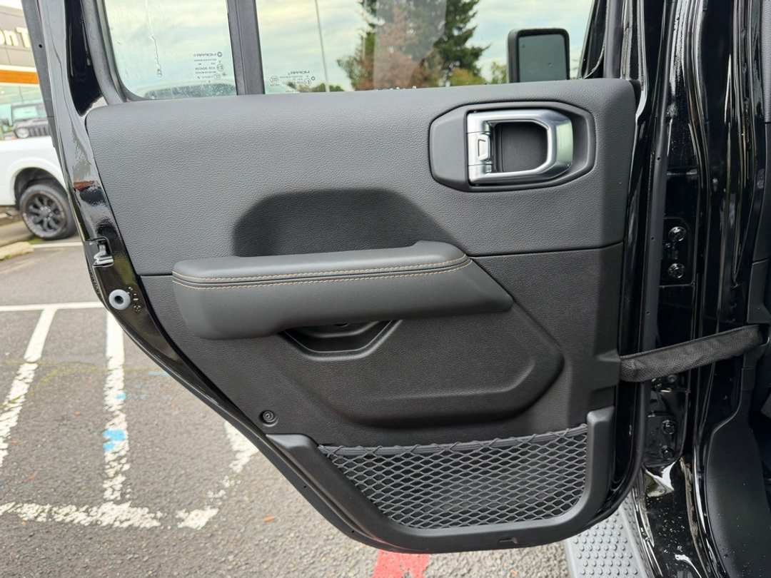 2026 Jeep Wrangler Sahara - Image 28