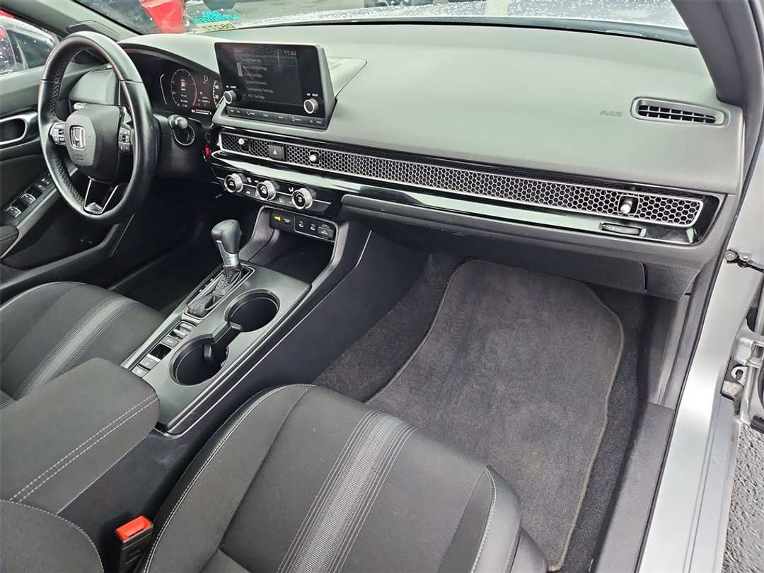 2025 Honda Civic Sport - Image 30