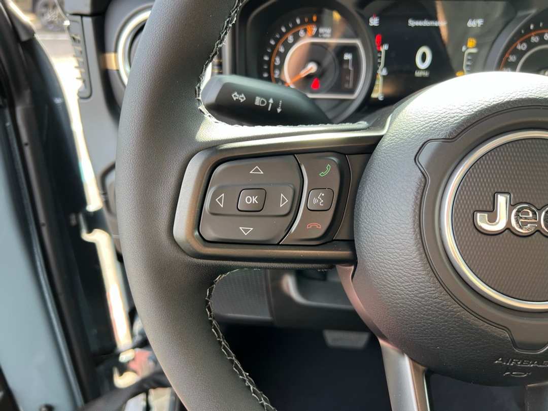 2025 Jeep Gladiator High Tide - Image 15