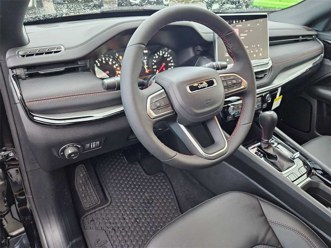 2026 Jeep Compass Trailhawk - Image 13