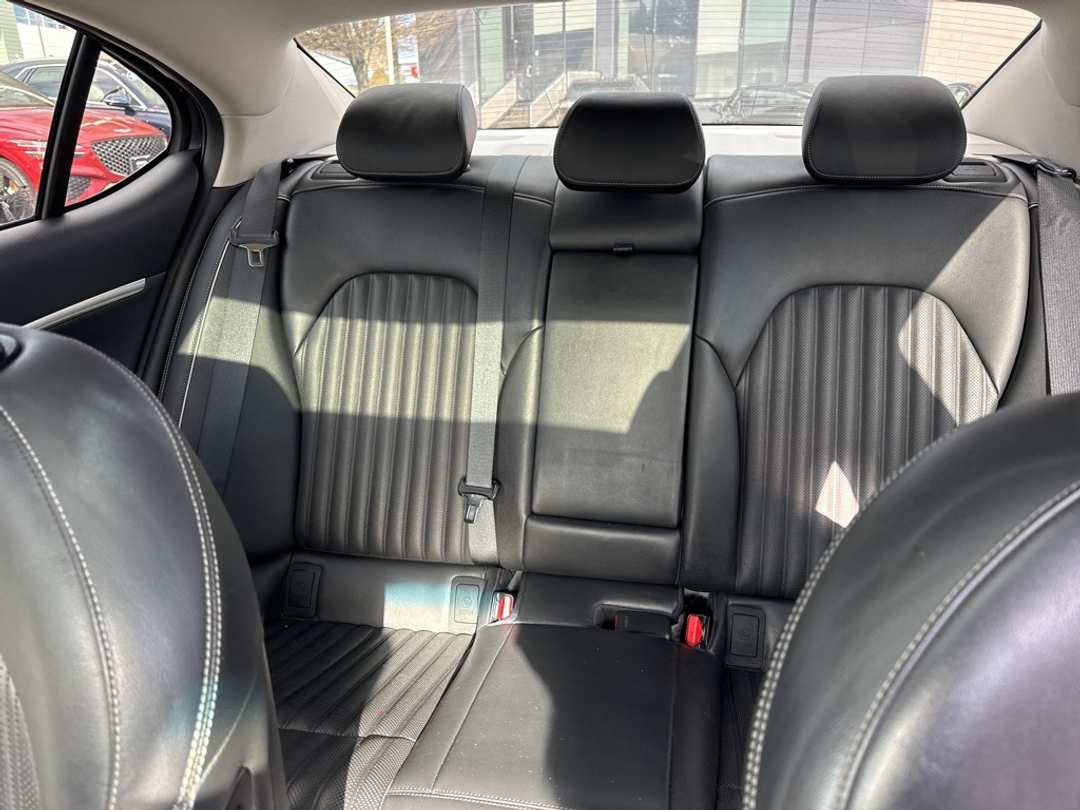 2019 Genesis G70 2.0T Advanced - Image 32