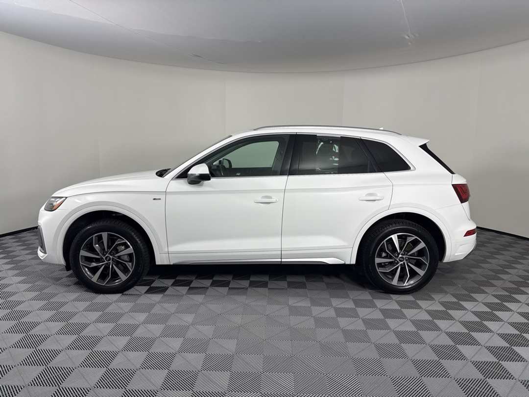 2022 Audi Q5 45 S line Premium - Image 4