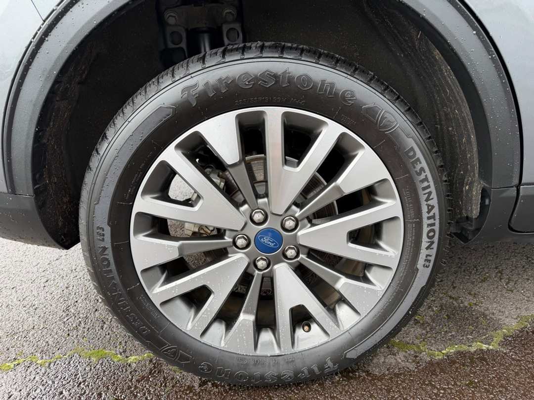 2022 Ford Escape Titanium - Image 9