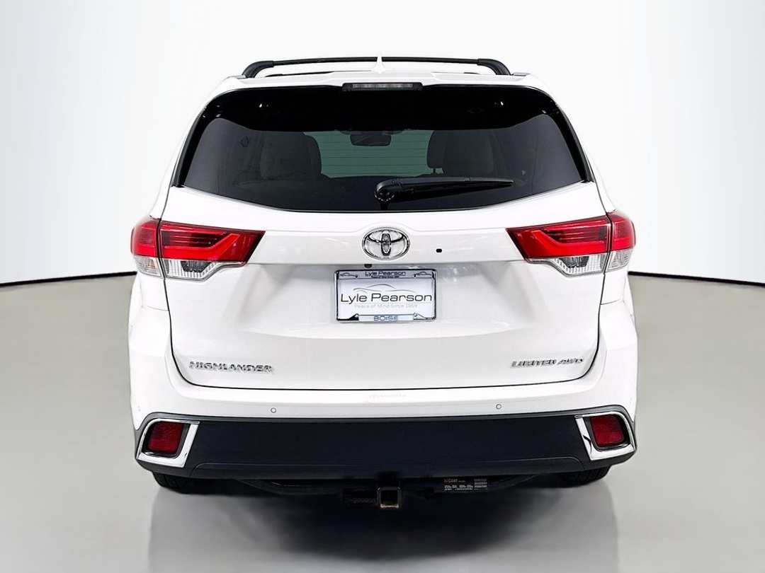 2019 Toyota Highlander Limited Platinum - Image 3